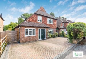 Lincoln Drive, Pyrford, Surrey