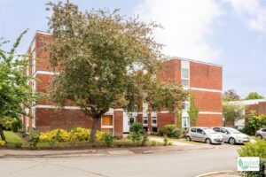 Brantwood Crt, West Byfleet